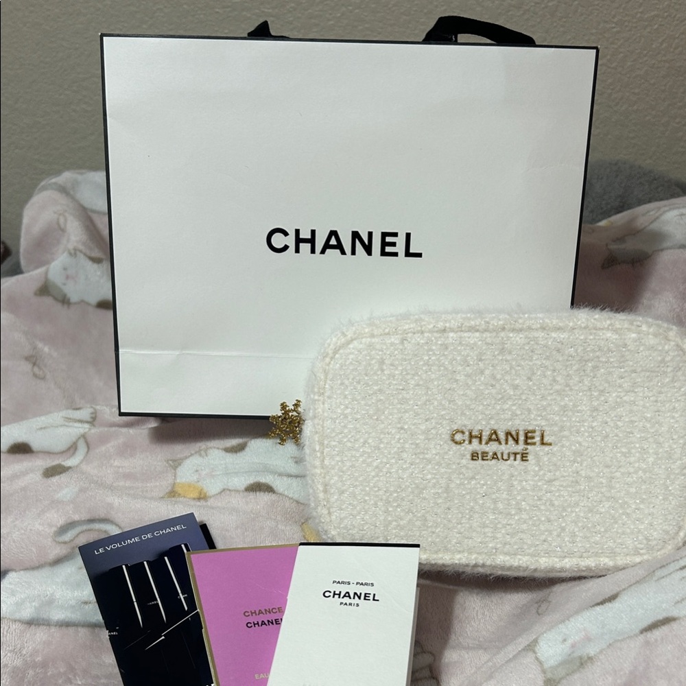 CHANEL Cream Tweed Cosmetic Case